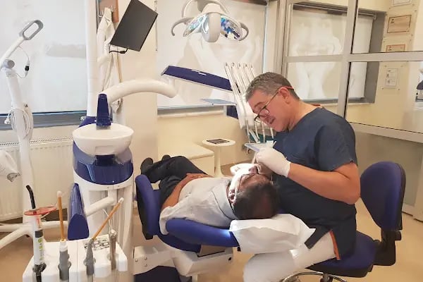 MedicaDent Ağız ve Diş Sağlığı Polikliniği - Resim 19
