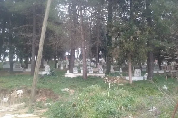 Evren Mahallesi Mezarlığı - Resim 1