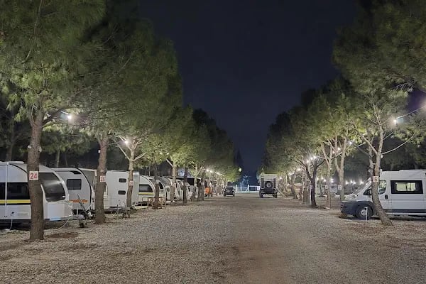 Akhisar Belediyesi Karavan Park Alanı - Resim 6