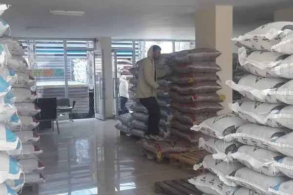 Bayındır Akgüller Yem Satış Mağazası - Resim 2