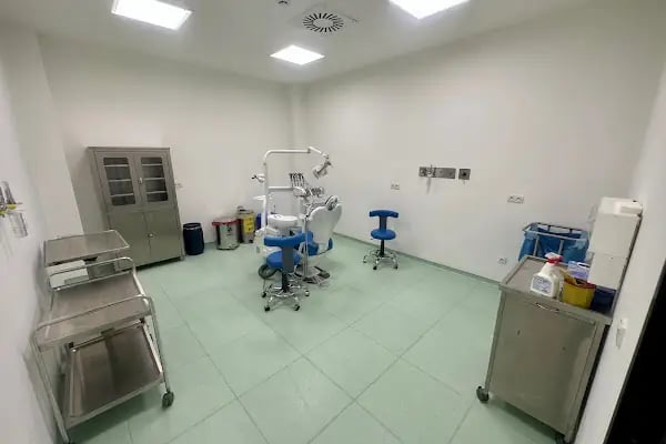 İstanbul Gelişim Üniversitesi Diş Hastanesi - Resim 11