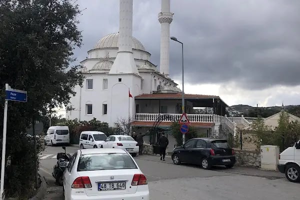 Gülsevim Rüştü Kaynak Cami - Resim 1