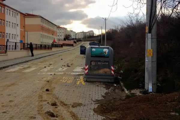Büyükşehir Belediyesi Vali Enver Salihoğlu Ortaokulu - Resim 11