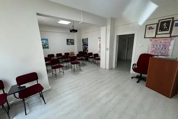 Özel Yeşil Bafra Motorlu Taşıt Sürücüleri Kursu Engiz Şubesi - Resim 2