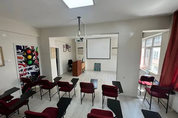 Özel Yeşil Bafra Motorlu Taşıt Sürücüleri Kursu Engiz Şubesi - Resim 7