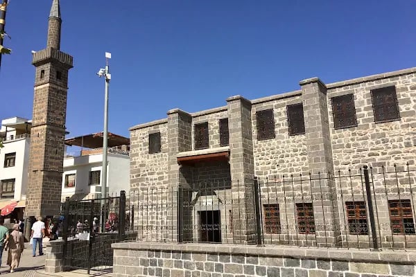 Dört Ayaklı Minare - Resim 1