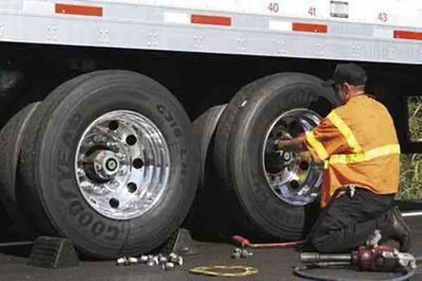 Gaziantep Nurdağı Kazım Oto Lastik yol yardım 7/24 - Resim 2