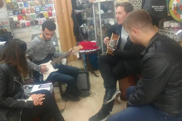 Gitarcı Müzik Mağazası ve Müzik Okulu - Resim 2