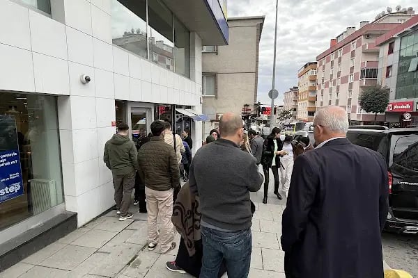 Yapı Kredi Bankası - Halkalı Meydan Şubesi - Resim 2