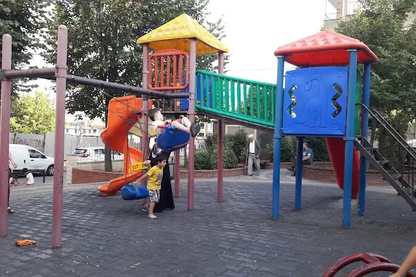 Küçükçekmece Belediyesi Şehit Er Rıza Bayat Parkı - Resim 1