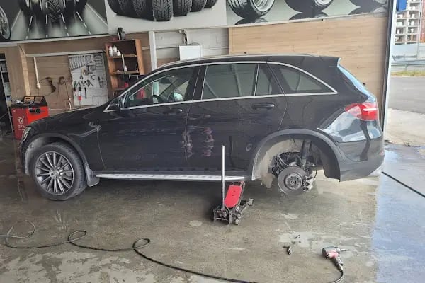 Güçlü kardeşler Oto Lastik Araç Tamir Bakım Servisi Yasin Usta Konyaaltı liman - Resim 5