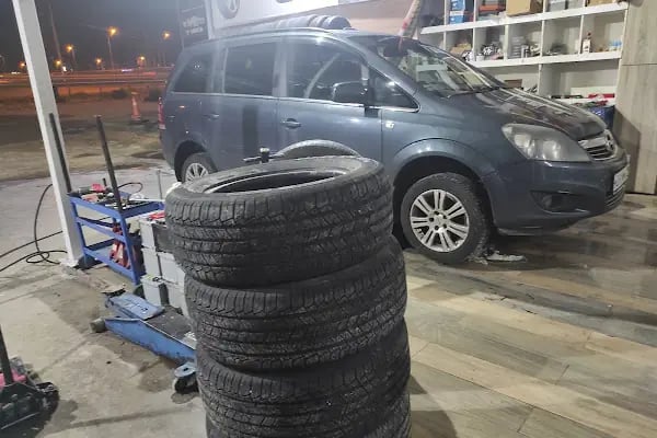 Güçlü kardeşler Oto Lastik Araç Tamir Bakım Servisi Yasin Usta Konyaaltı liman - Resim 18