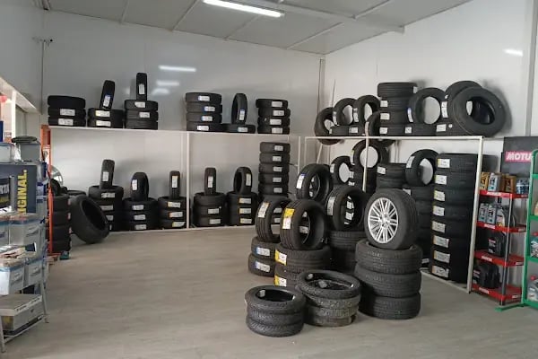 Güçlü kardeşler Oto Lastik Araç Tamir Bakım Servisi Yasin Usta Konyaaltı liman - Resim 4