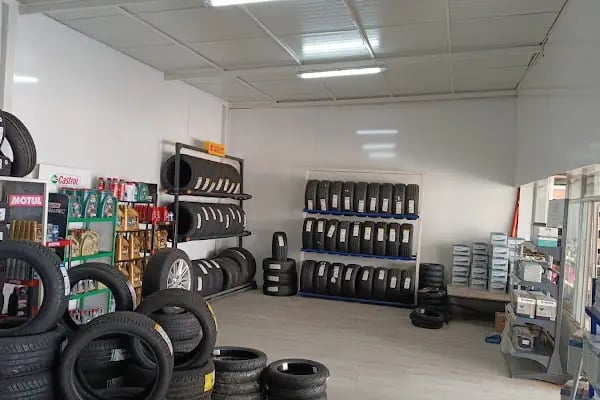 Güçlü kardeşler Oto Lastik Araç Tamir Bakım Servisi Yasin Usta Konyaaltı liman - Resim 7