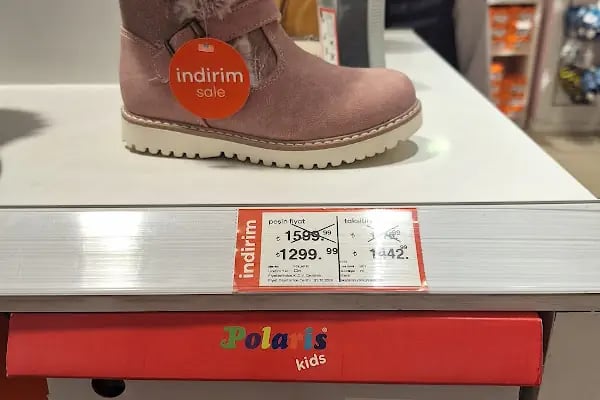 FLO Manisa Cadde Mağazası - Resim 13