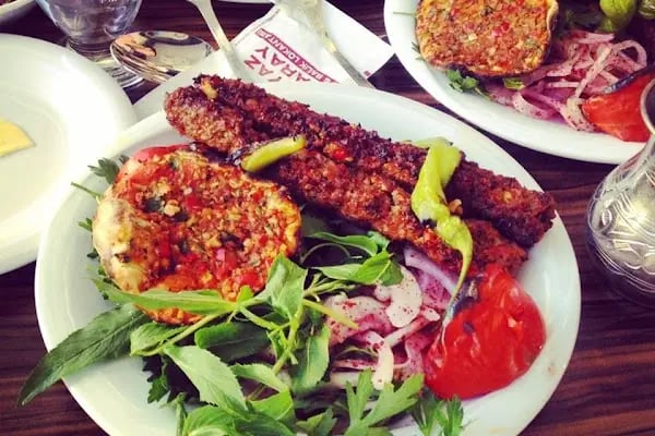 Eli Büyük Sadin Usta Et&amp;Kebap Dünyası - Resim 3