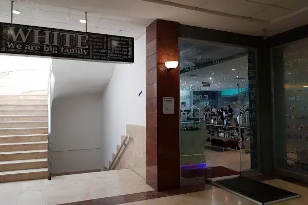 White Sports Center - Resim 6
