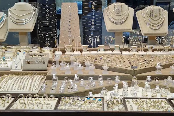 Daphne Jewellery and Diamond House - Resim 1