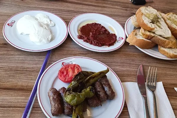 Çiçek Izgara İnegöl Köftecisi - Resim 4