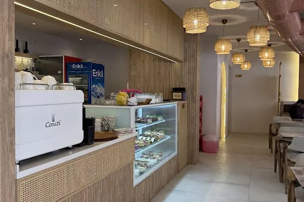 Oasis Cafe - Resim 7