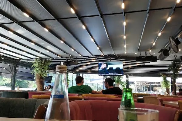 Oasis Cafe - Resim 10