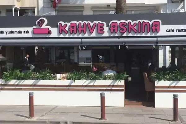 Oasis Cafe - Resim 5