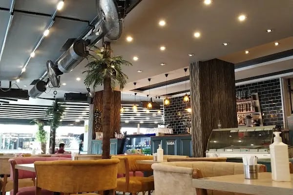Oasis Cafe - Resim 9