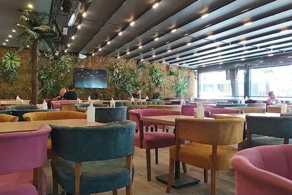 Oasis Cafe - Resim 8
