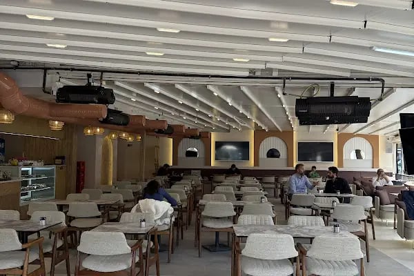 Oasis Cafe - Resim 4