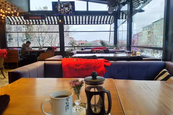 IV Papel Cafe Restaurant - Resim 1