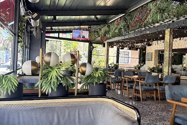 IV Papel Cafe Restaurant - Resim 9