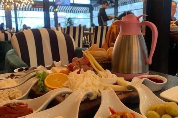 IV Papel Cafe Restaurant - Resim 7