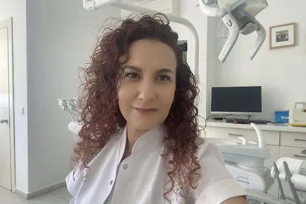 Diş Hekimi Başak Bıyık - Resim 1