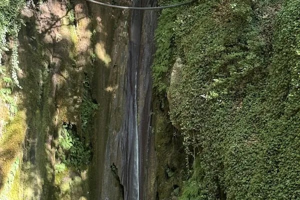 Aglayan Kaya şelalesi hocanın yeri - Resim 2
