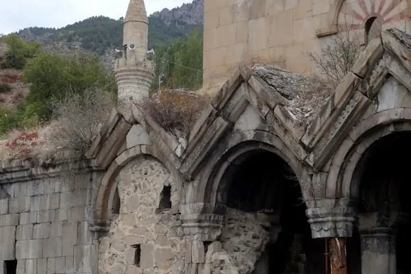 Öşvank Manastırı - Resim 18