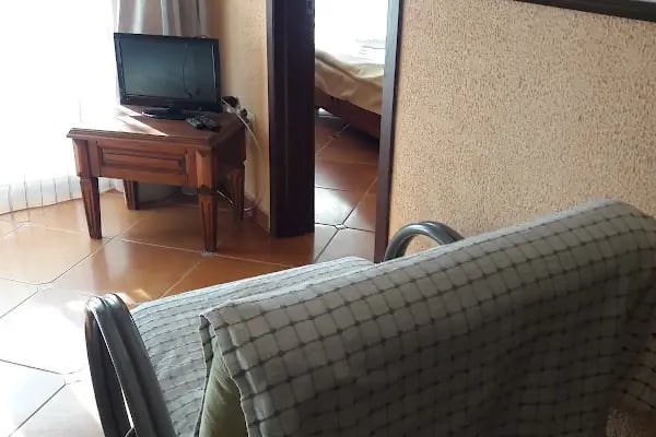 Four Seas Hotel - Resim 13