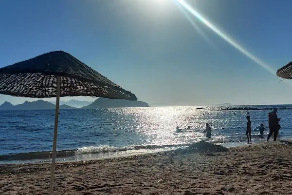 Four Seas Hotel - Resim 4