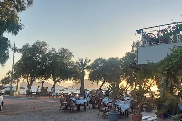 Four Seas Hotel - Resim 6