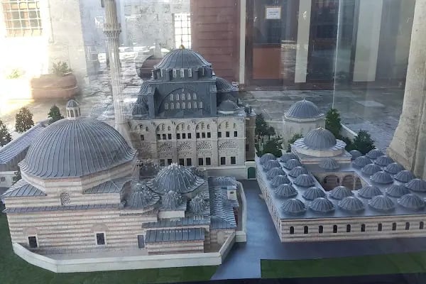 Kılıç Ali Paşa Türbesi - Resim 13