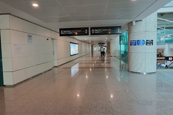 Avis Esenboğa Havalimanı - Resim 8