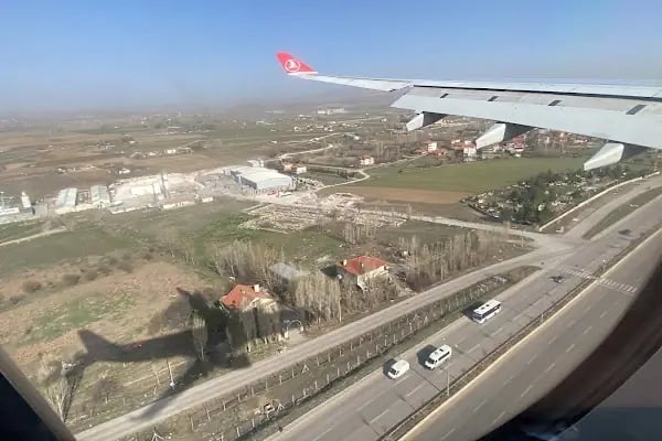 Avis Esenboğa Havalimanı - Resim 1