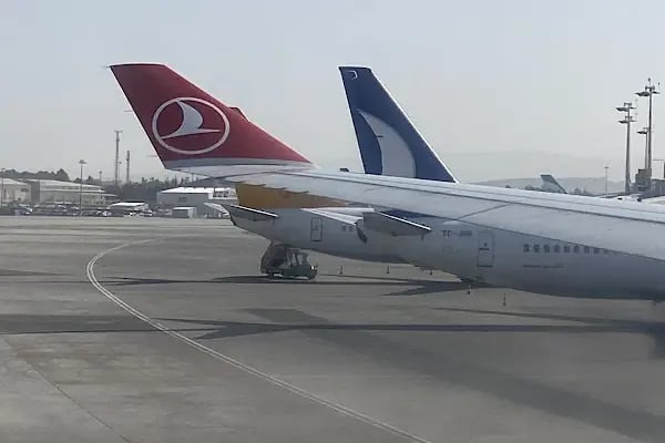 Avis Esenboğa Havalimanı - Resim 5
