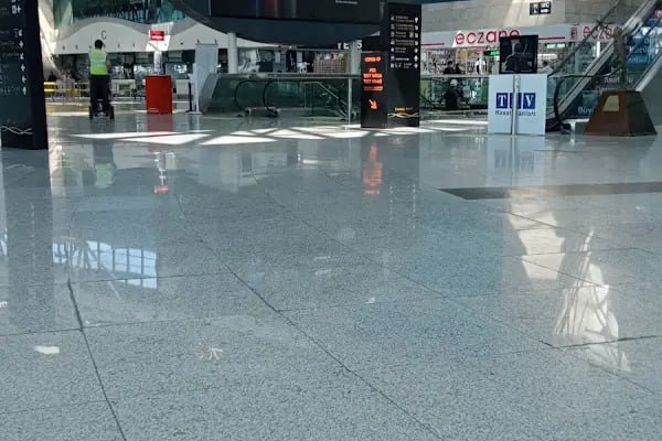 Avis Esenboğa Havalimanı - Resim 6