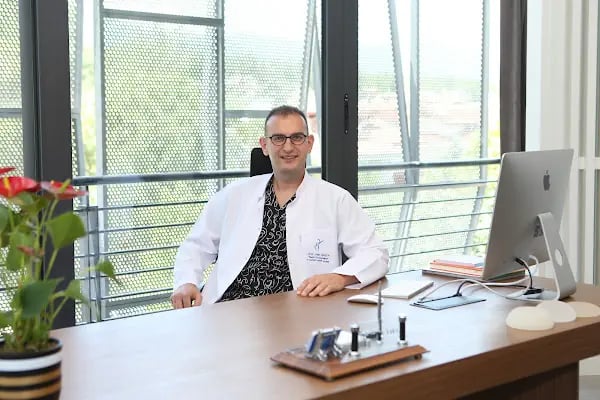 OP. DR. ONUR SAKA - Estetik, Plastik ve Rekonstrüktif Cerrahi Kliniği - Resim 4