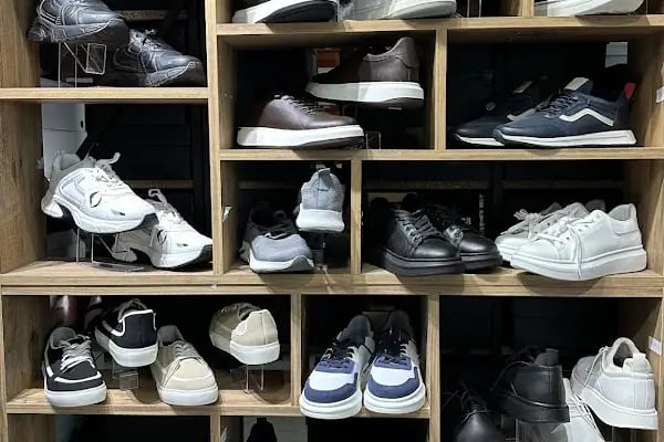 Em &amp; Ce Shoes - Resim 2