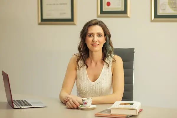 Doç. Dr. Arzu Akçal Plastik ve Estetik Cerrahi Uzmanı - Resim 4