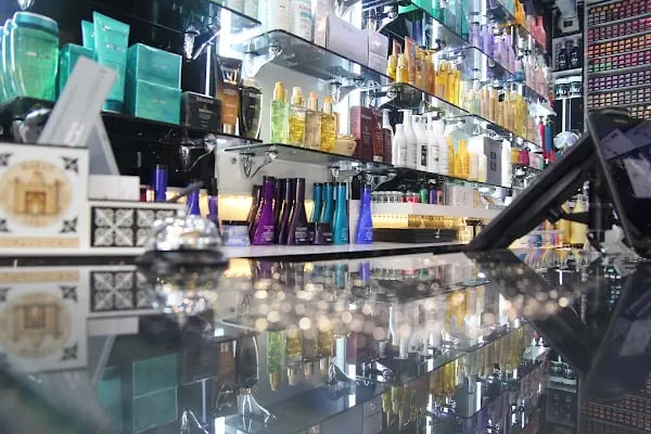 THE SCISSORHANDS HAIR SALOON - Resim 11