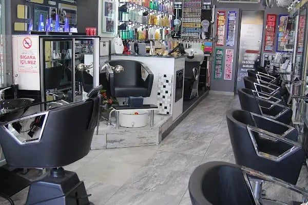 THE SCISSORHANDS HAIR SALOON - Resim 1