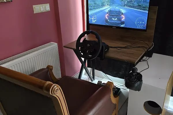 LOTUS PLAYSTATION CAFE - Resim 3