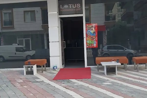 LOTUS PLAYSTATION CAFE - Resim 5